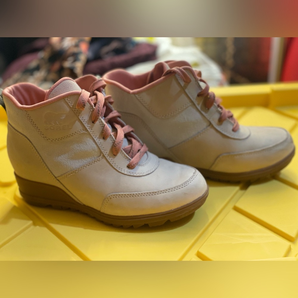 Sorel Tan and Pink High-Top Evie Sport Bootie